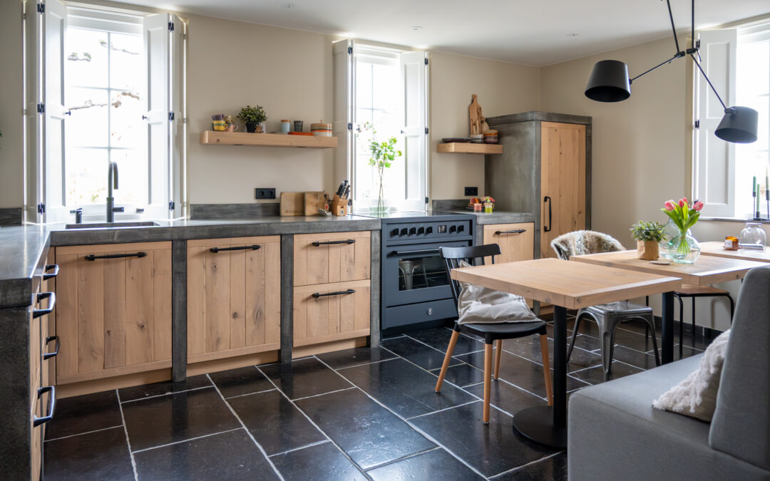 Pure Dutch handgemaakte keuken van massief eiken